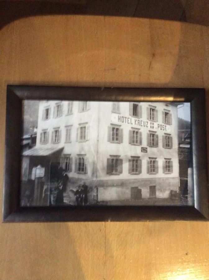 Alte Post Mit Geschichte Und Restaurant Tavanasa Exterior foto