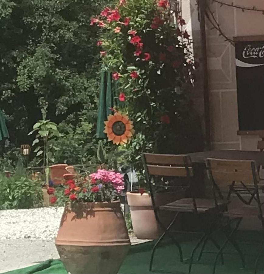Alte Post Mit Geschichte Und Restaurant Tavanasa Exterior foto
