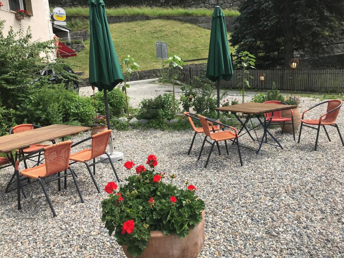 Alte Post Mit Geschichte Und Restaurant Tavanasa Exterior foto