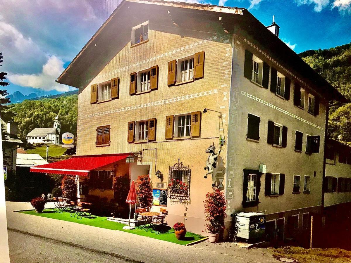 Alte Post Mit Geschichte Und Restaurant Tavanasa Exterior foto