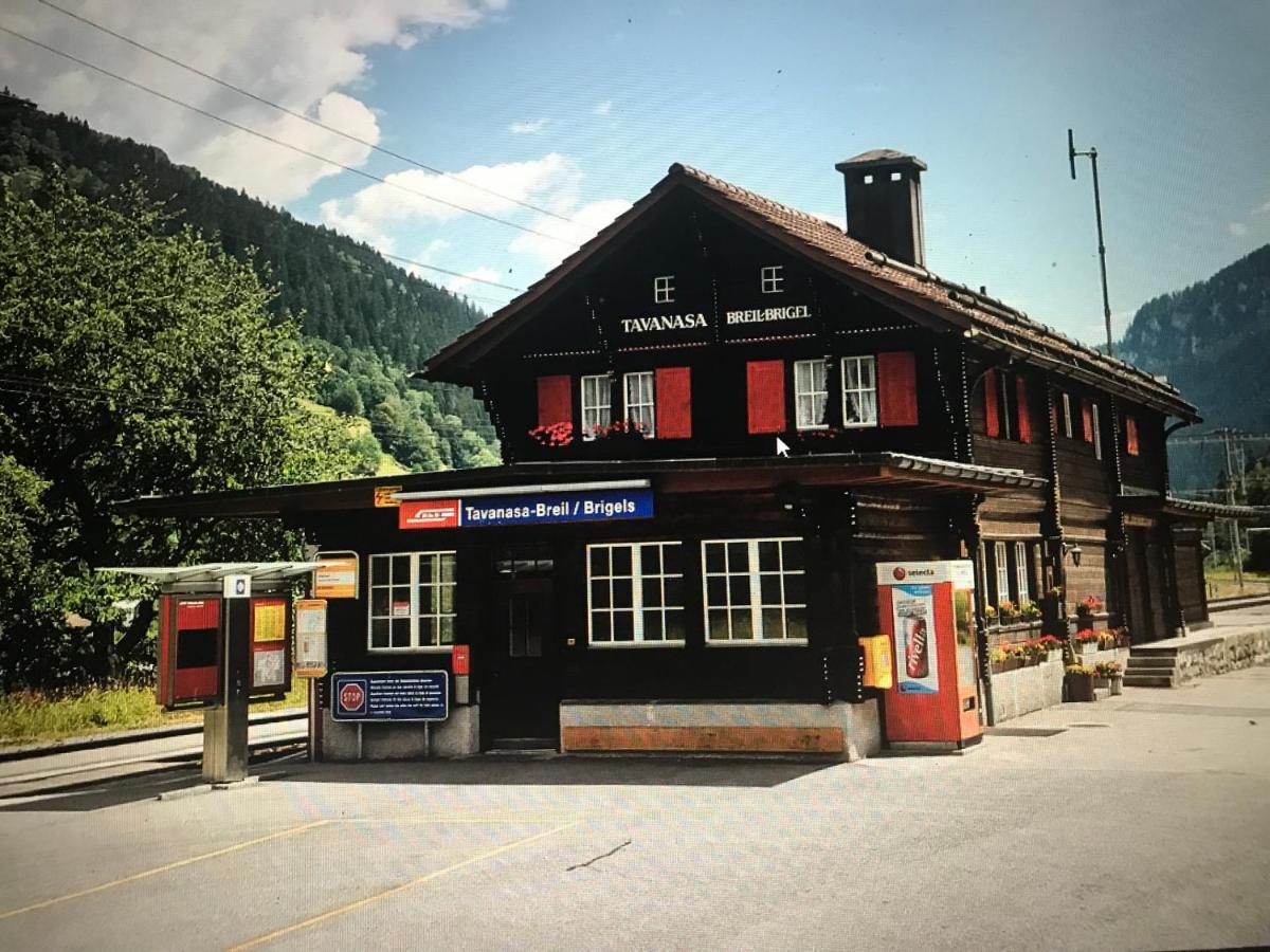 Alte Post Mit Geschichte Und Restaurant Tavanasa Exterior foto